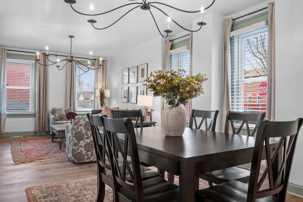 New! High-end Manchester W/ A Hot Tub