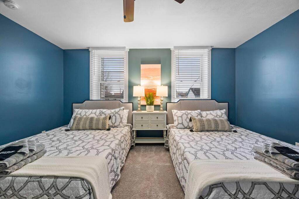 New! High-end Manchester W/ A Hot Tub *