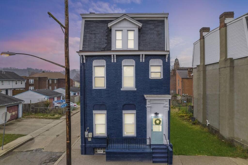 Holiday home New! High-end Manchester W/ A Hot Tub Pittsburgh
